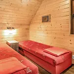 Dom wakacyjny 2 Bedroom In Łazy